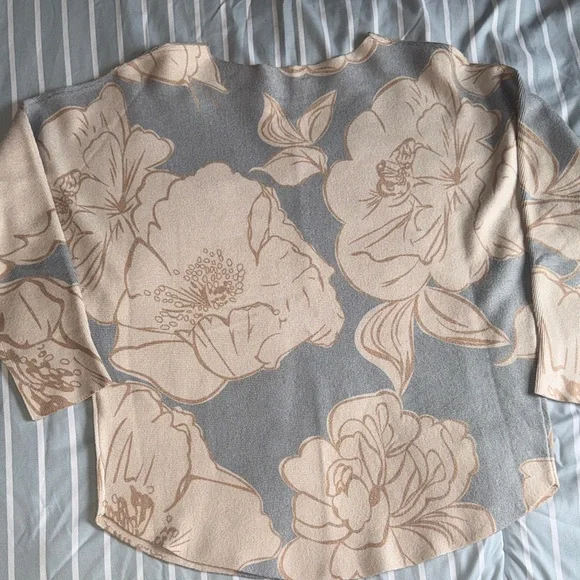Sioni Floral Crewneck Sweater in Light Blue and Cream - Picture 5 of 5
